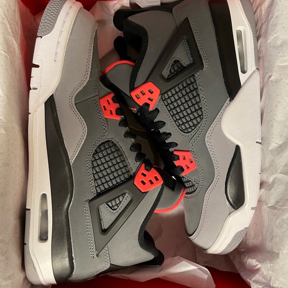 Jordan 4 infrared retro drop 6/15/22